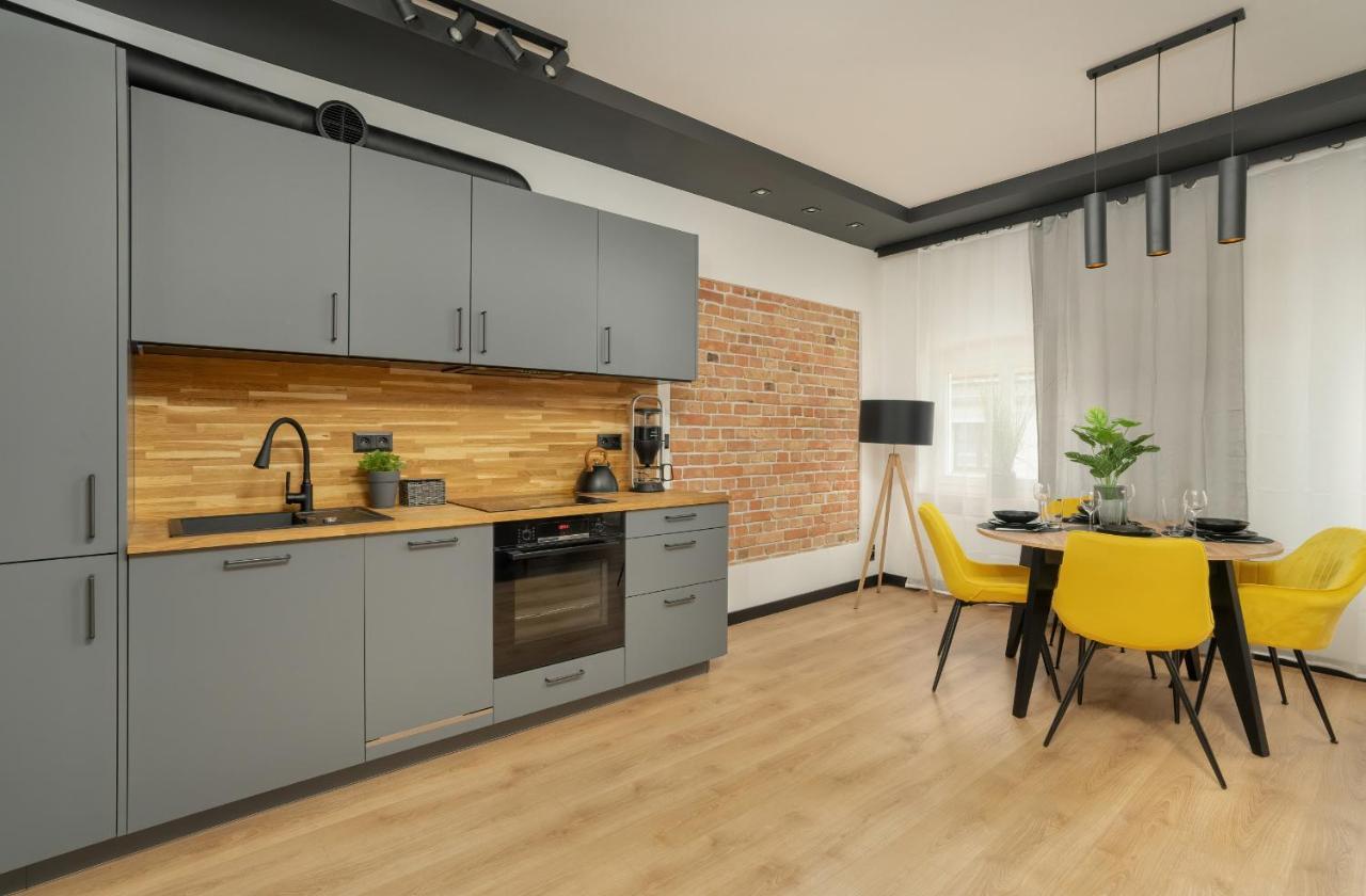Komeda Apartment Hidden In Poznan Old Town By Noclegi Renters Exterior photo