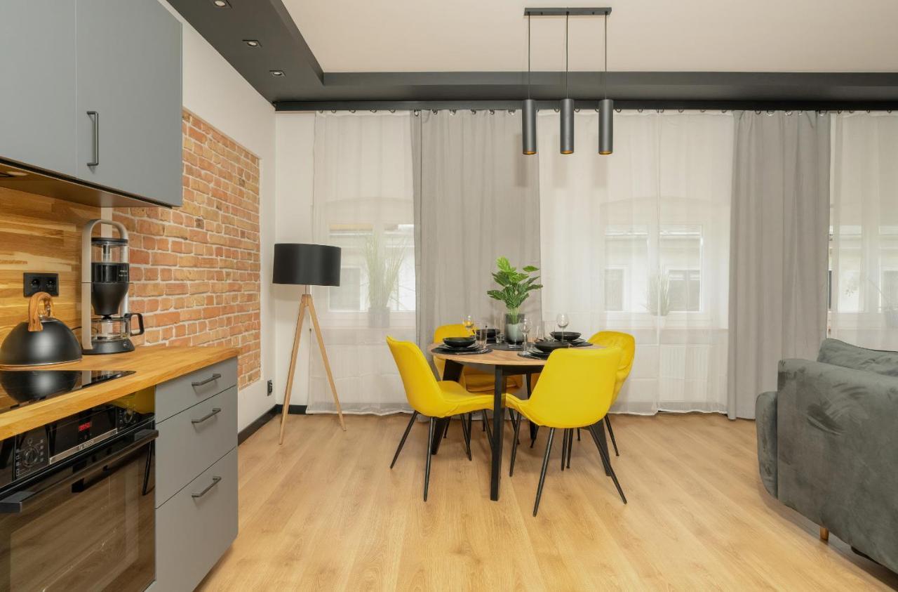 Komeda Apartment Hidden In Poznan Old Town By Noclegi Renters Exterior photo