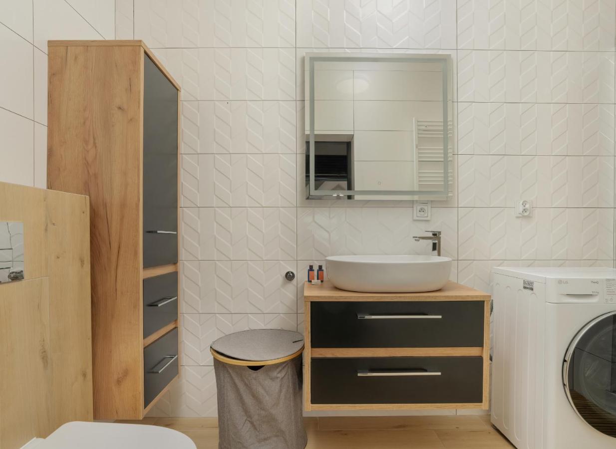 Komeda Apartment Hidden In Poznan Old Town By Noclegi Renters Exterior photo